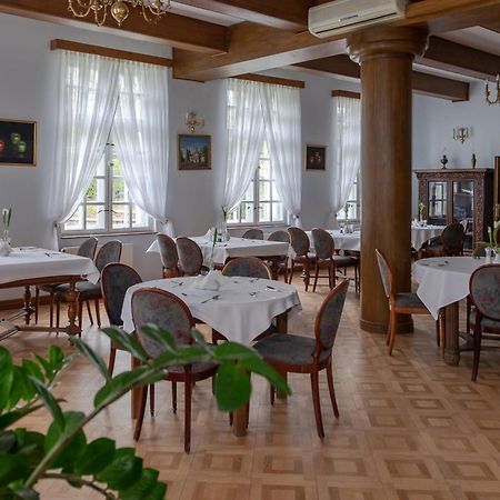 Dwor W Bychowie Гневино Екстериор снимка